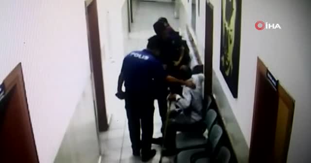 Polis memurundan duygulandıran davranış