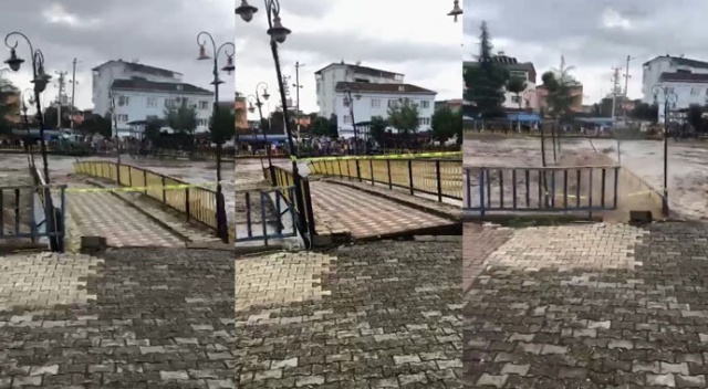 Terme'deki köprü sel sularına dayanamadı