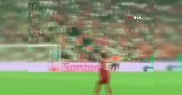 UEFA Süper Kupa finalinde sahaya giren Youtuber abone kaybediyor