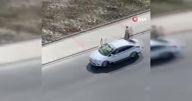 Arabada erkek arkadaş dehşeti... O anlar kameraya saniye saniye yansıdı!