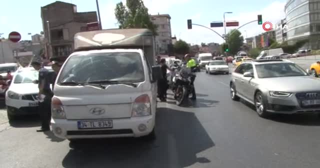 Beyoğlu’nda trafik magandaları esnafı darp etti