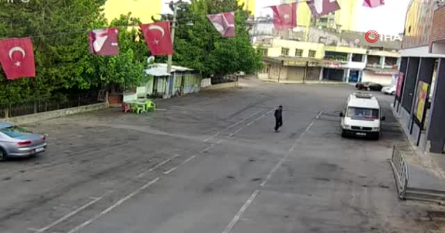 Çaldığı bisikletle pazarcının parasını çaldı