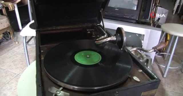 Hobi olarak başladı, yüz binlercesini biriktirdi... Aralarında 1. Dünya Savaşı'ndan ürünler de var