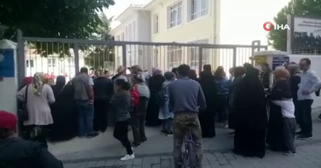 İstanbul'da deprem nedeniyle okullar boşaltıldı (Son Depremler)