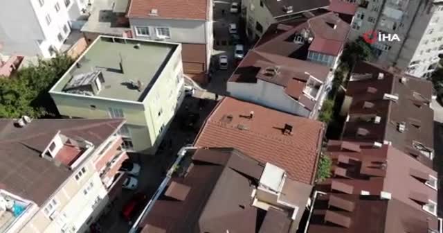 Kağıthane’de bina yan yattı