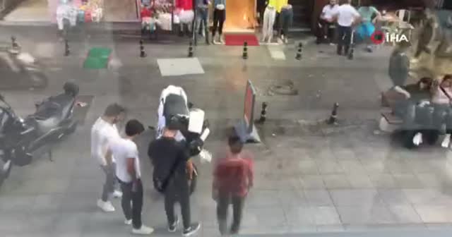 Motosiklet sürücüsünün park inadı esnafı bezdirdi