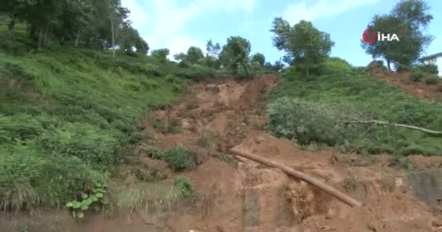 Rize'de heyelan! 3 ev tahliye edildi