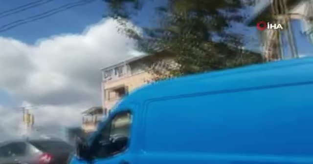 Sarıyer’de patlayan su borusunu sürücüler fırsata çevirdi