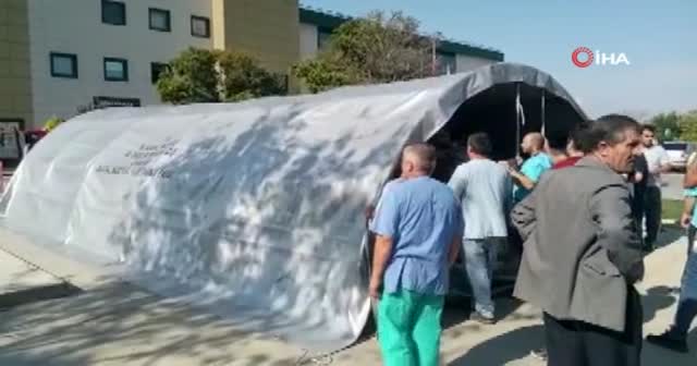 Silivri Devlet Hastanesi'nin bahçesine deprem sonrası çadır kuruldu