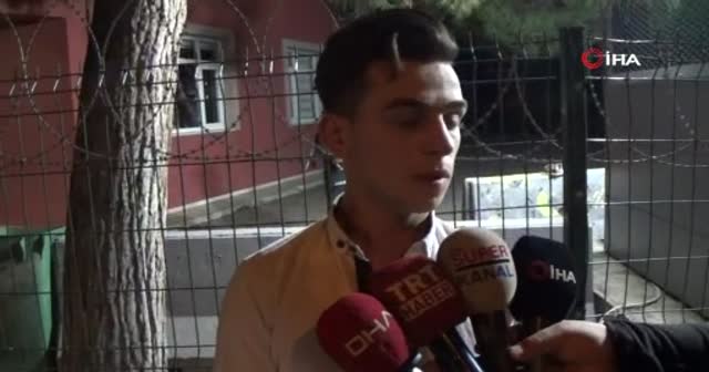 Suriyeli genci alnından öptü