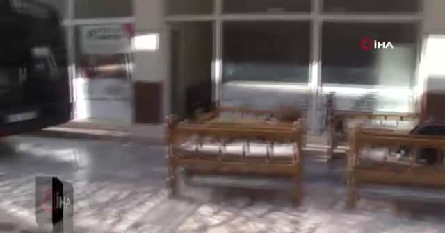 Akçakale'de basın mensuplarının bulunduğu otelin yakınlarına havan topu böyle düştü