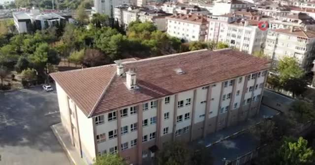 Avcılar'da deprem sonrası 2 okulda daha eğitime ara verildi