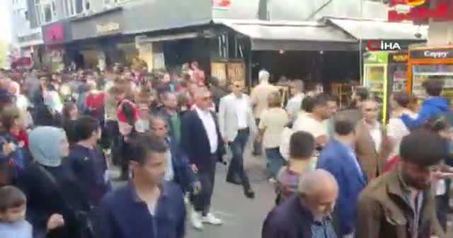 Beşiktaş'ta uyarılara rağmen slogan atan HDP'lilere polis müdahalesi