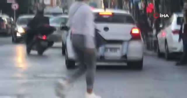 Böyle seyahat görülmedi... İstanbul’da trafikte şoke görüntü