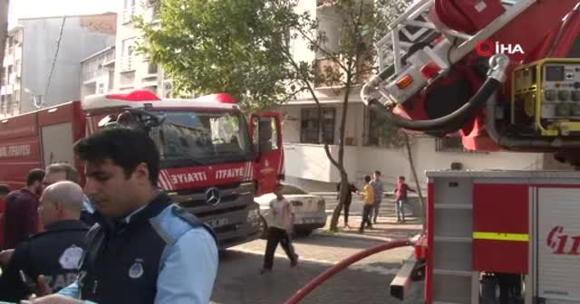Esenyurt'ta mahalleyi sokağa döken yangın