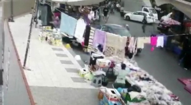 Fren yerine gaza basan sürücü otomobiliyle pazara böyle daldı