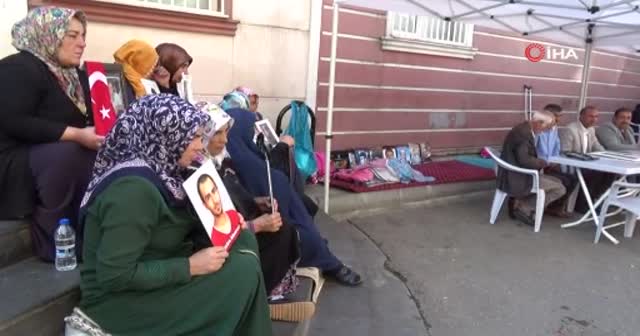 HDP önündeki ailelerin evlat nöbeti 48'inci gününde