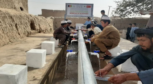 İhlas Vakfı hayırseverlerin yardımları ile Afganistan’da Kur’an kursu ve su kuyusu açtı
