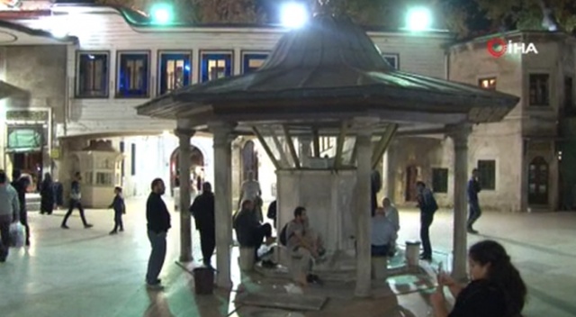İstanbul'da Mehmetçik için yatsı namazı sonrası dualar edildi