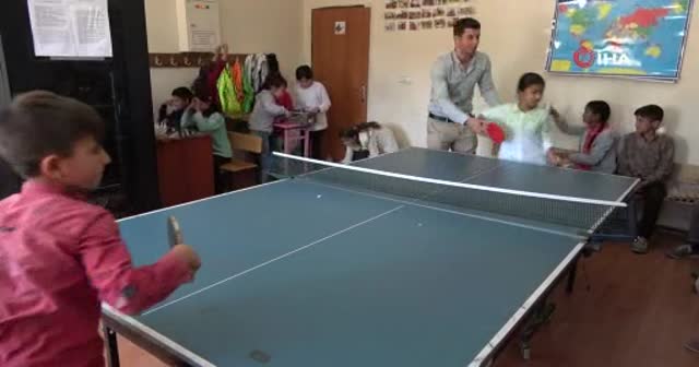 Öğretmenden öğrencilerine hoş sürpriz... Van usulü bowling