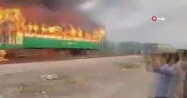 Pakistan'da tren yangını faciası! Çok sayıda ölü var