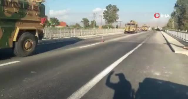 Sınır hattına 50 araçlık askeri sevkiyat