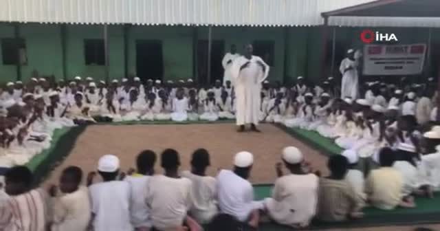 Sudanlı yetimlerden Türkiye için dua