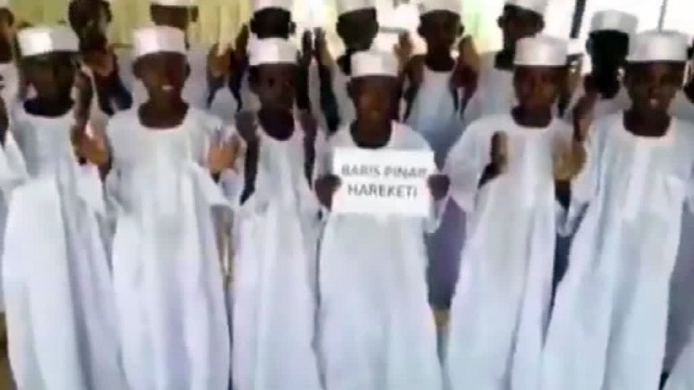 Sudanlı yetimlerden Türkiye'ye dua