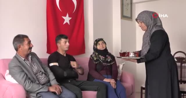 Suriye’de gazi olan oğlunu iyleştirip görevine geri dönmesini istiyor