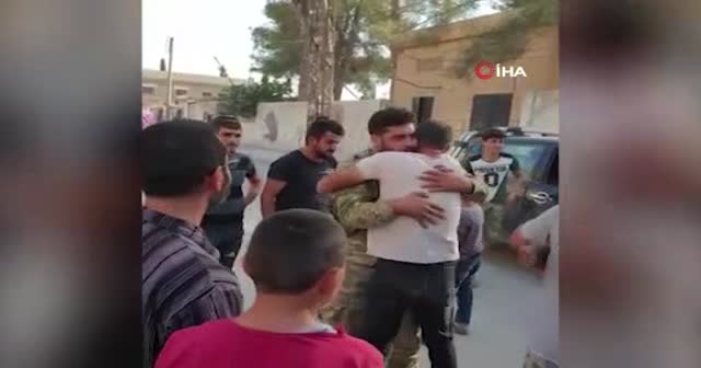 Suriye Milli Ordusu askeri Tel Abyad'da ailesine kavuştu