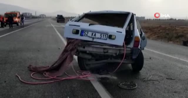 Tırın çarptığı otomobil 2'ye bölündü: 1 ölü