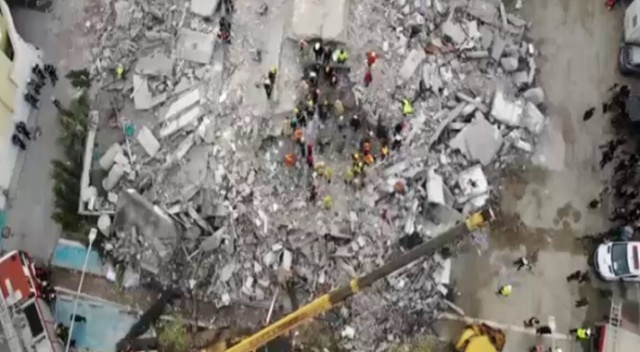 Arnavutluk’ta deprem bölgesi havadan görüntülendi