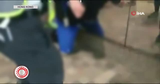 Bıçakla 6 kişiyi yaraladı, bir göstericinin kulağını ısırarak kopardı!