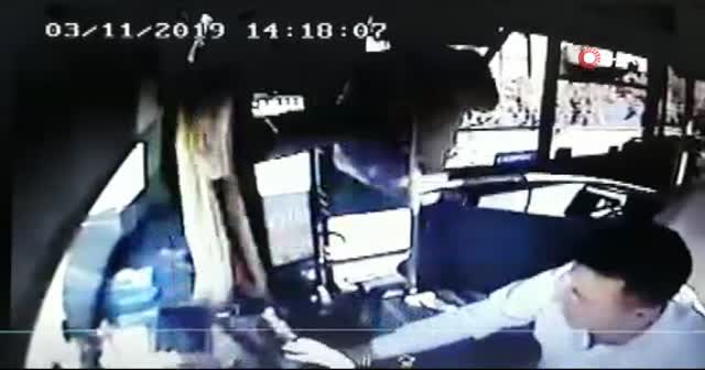 Engelli kartıyla otobüse binen şahıs şoföre saldırdı