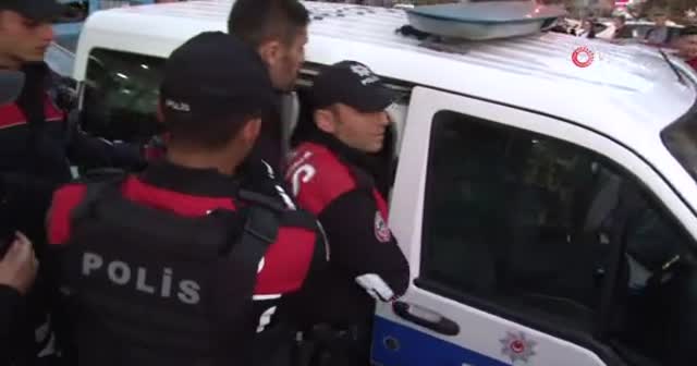 Esenyurt’ta 2 kişinin yaralandığı silahlı saldırı kamerada
