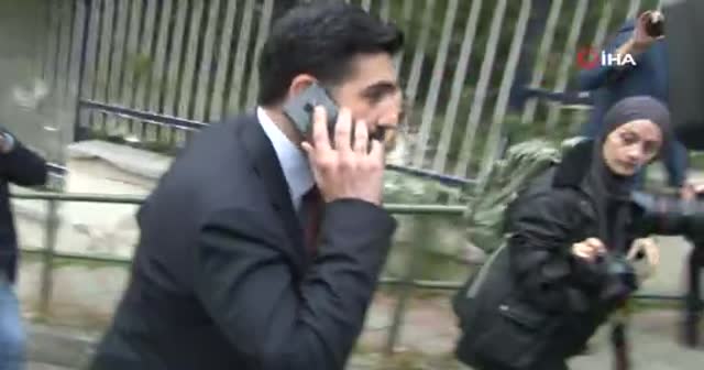 Eski İngiliz askeri istihbarat subayının eşi ifadeden ağlayarak çıktı