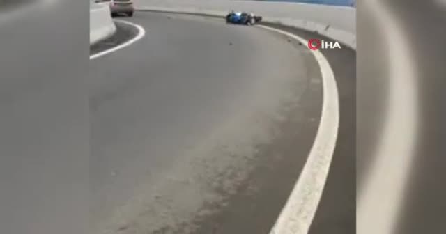 Köprüden otoyola düşen motosiklet sürücüsü öldü