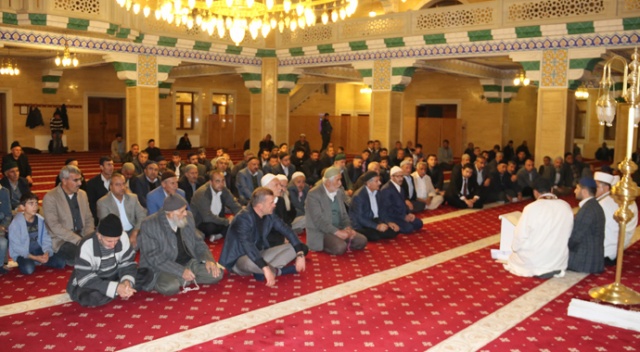 Mevlit Kandili’nde Eyüp Sultan Camii doldu taştı
