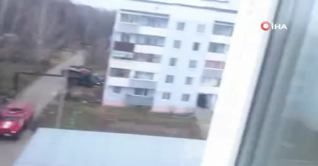 Rusya'da apartmanın yanına İHA düştü