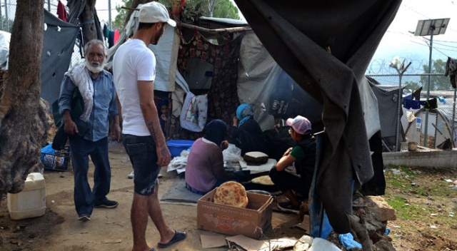 Yunanistan Hükümeti'nden mülteci kampı hamlesi