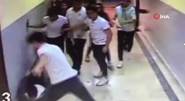 Bayrampaşa’da okul koridorunda korku dolu anlar