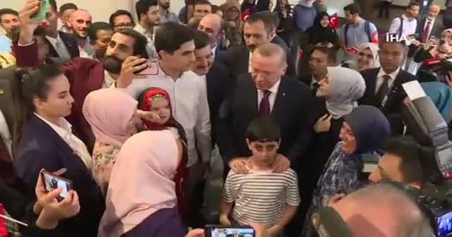 Cumhurbaşkanı Erdoğan'a Malezya’da coşkulu karşılama