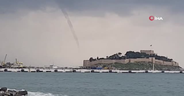 Kuşadası’nda hortum heyecana neden oldu
