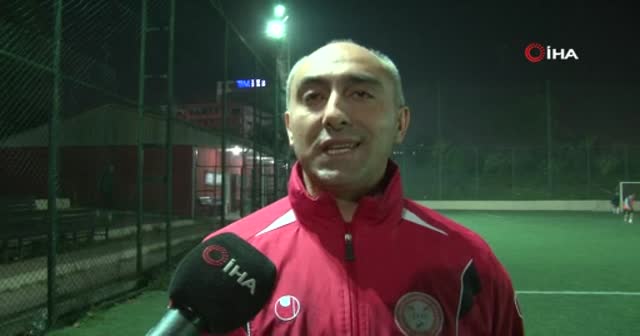 Maç esnasında futbolcuları soyan kişi de futbolcu çıktı!