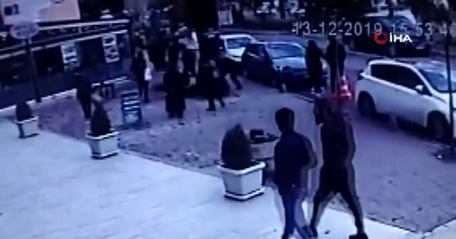 Ölüm yürürken yakaladı, o anlar saniye saniye böyle görüntülendi