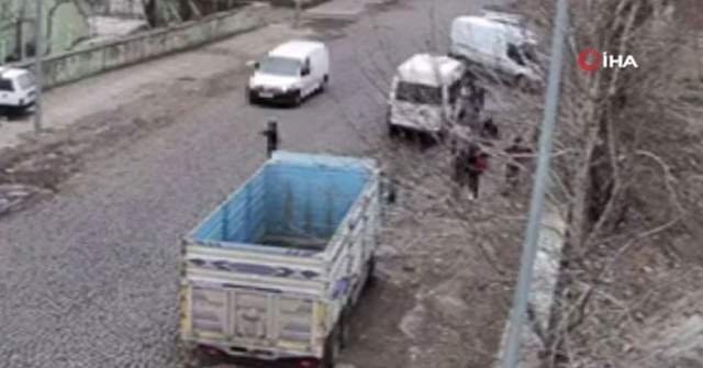 Şehir eşkıyaları dehşet saçtı! Liseli kızı zorla kaçırmaya çalıştılar