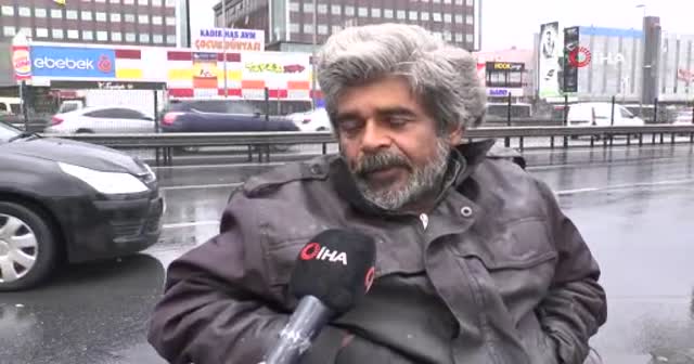Yağmurda ekmek mücadelesi yürekleri yaktı: 'Allah’a çok şükür dilenmedim'