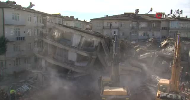 Bakanlar Soylu ve Koca ile Binali Yıldırım, deprem bölgesinde incelemelerde bulundu