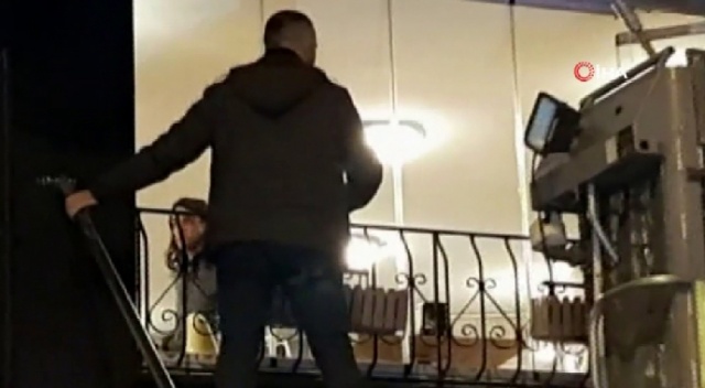 Bayrampaşa’da hareketli dakikalar: Palayla kafeye daldı