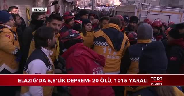 Canlı yayında kurtarma anı! 12 saat sonra enkazdan sağ çıkarıldı